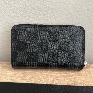 Authentic Louis Vuitton Damier Graphite Small Zippy Wallet